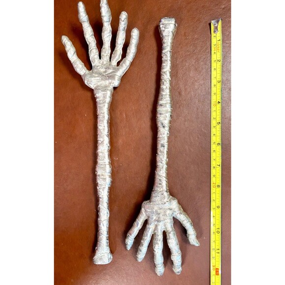 Halloween Skeleton Bone Metal Hands Salad Tongs Forks Server Set  12" - Picture 1 of 5